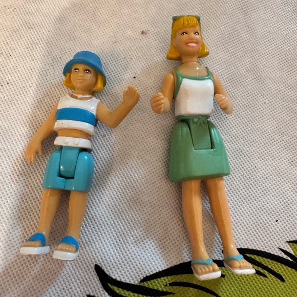 Other - Fisher Price Sweet Streets Girl Doll  Beach House Blue Hat Girl Green Skirt Girl